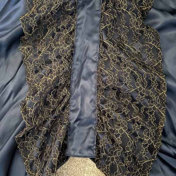 🎅🏻 VINTAGE ADRIENNE VITTADINI DESIGN LONG NAVY/METALLIC GOLD LACE WRAP NWT $68 - Picture 5 of 7